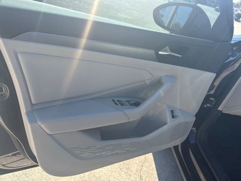 Used 2023 Volkswagen Jetta SE image 40