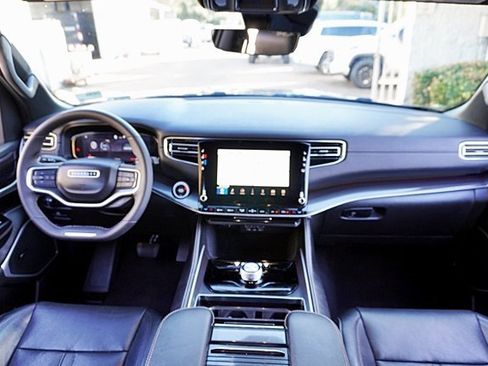 Used 2023 Jeep Wagoneer 2WD image 19