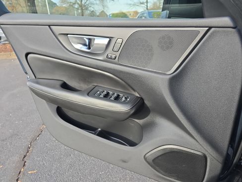 Used 2022 Volvo S60 B5 Momentum w/ Climate Package image 23