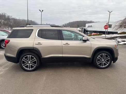 Used 2022 GMC Acadia SLT w/ Technology Package image 6