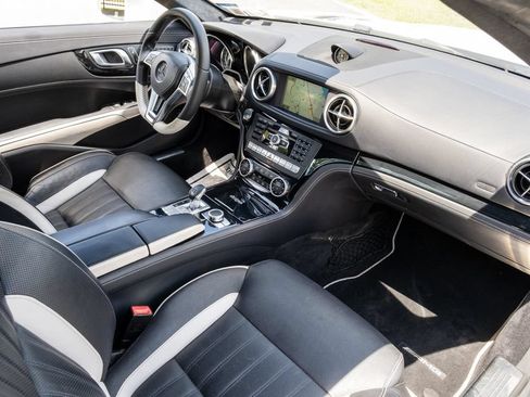 Used 2015 Mercedes-Benz SL 550 image 21