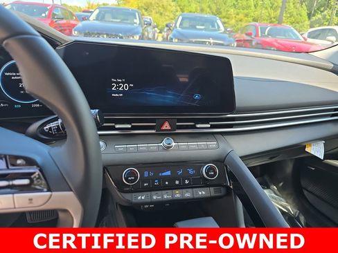 Used 2025 Hyundai Elantra Limited FWD image 19