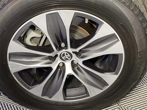 Used 2022 Toyota Highlander XLE image 34