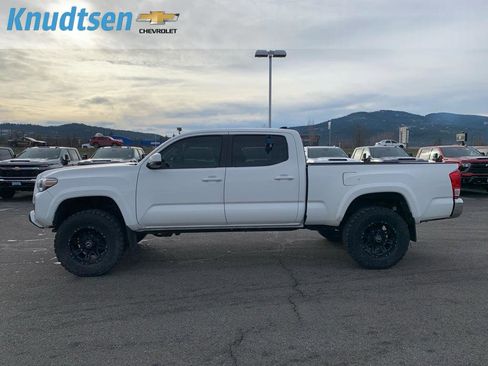 Used 2016 Toyota Tacoma SR5 image 4