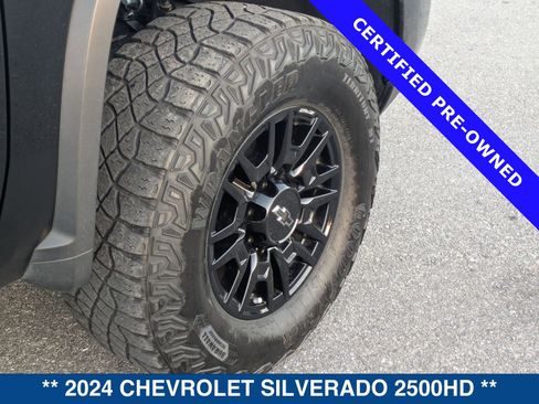 Used 2024 Chevrolet Silverado 2500 ZR2 w/ Technology Package image 12
