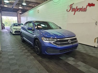 Used 2022 Volkswagen Jetta SE w/ Panoramic Sunroof Package