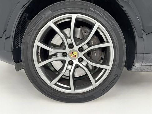 Certified 2023 Porsche Cayenne AWD/4WD image 11
