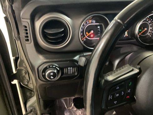 Used 2022 Jeep Gladiator Willys image 14