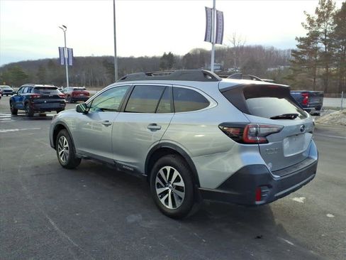 Used 2020 Subaru Outback Premium image 4