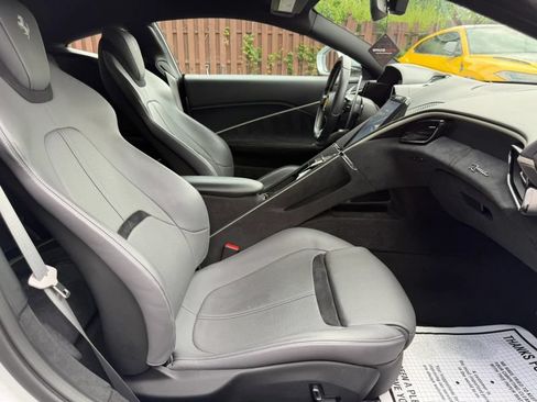 Used 2021 Ferrari Roma RWD image 21