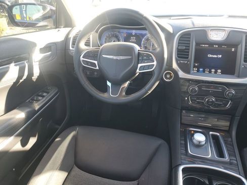 Used 2022 Chrysler 300 Touring image 19