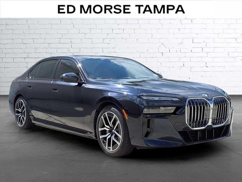 Used 2023 BMW i7 xDrive60 w/ Executive Package 2 AWD/4WD image 5