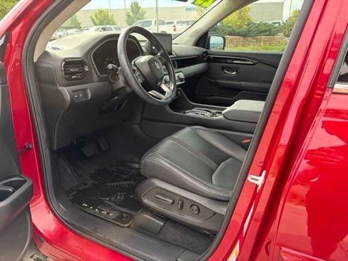 Used 2025 Honda Pilot Touring image 17