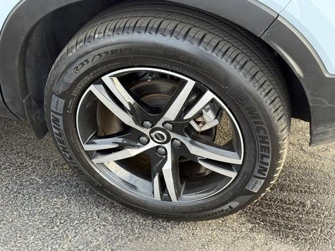 Certified 2025 Volvo XC40 B5 Core image 8