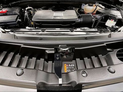 Used 2024 Chevrolet Suburban LT image 31