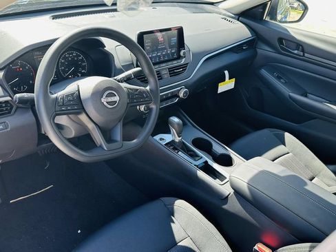 Used 2025 Nissan Altima 2.5 S FWD image 12