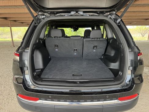 Used 2025 Jeep Grand Cherokee Laredo X w/ Luxury Tech Group I image 31