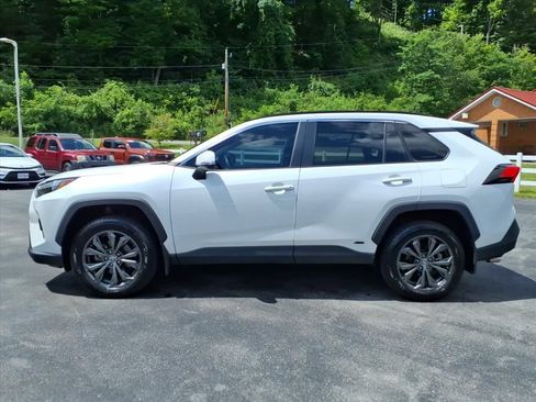 Used 2023 Toyota RAV4 XLE Premium AWD/4WD image 9