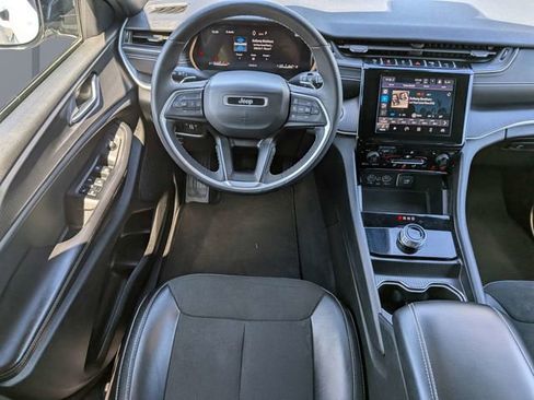 Used 2024 Jeep Grand Cherokee Altitude AWD/4WD image 16