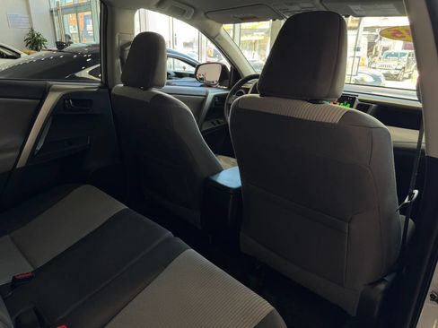 Used 2015 Toyota RAV4 LE AWD/4WD image 28