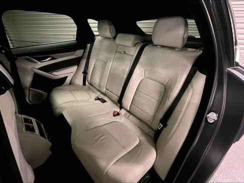 Certified 2025 Jaguar F-PACE R-Dynamic S image 17