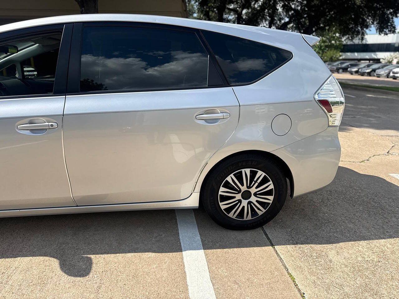 Used 2013 Toyota Prius V Two FWD image 5