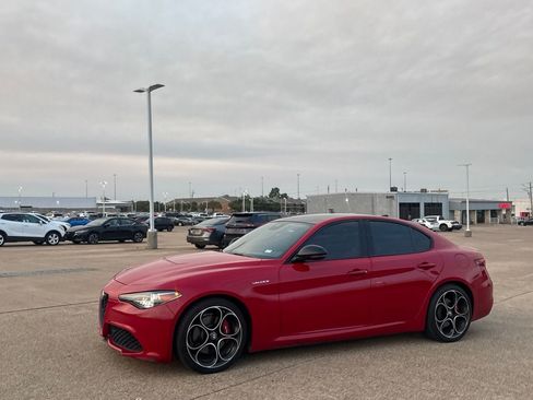 Used 2022 Alfa Romeo Giulia Veloce RWD image 11