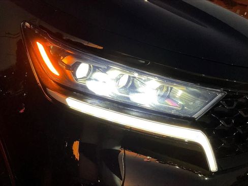 Certified 2023 Kia Sorento SX image 29