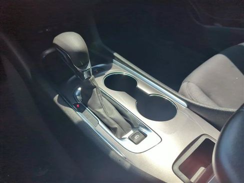 Used 2022 Chevrolet Malibu LT FWD image 17