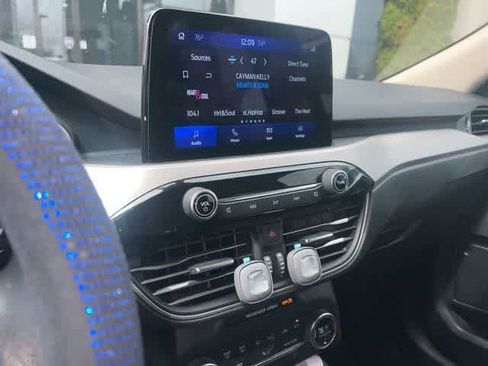 Used 2020 Ford Escape SE image 18