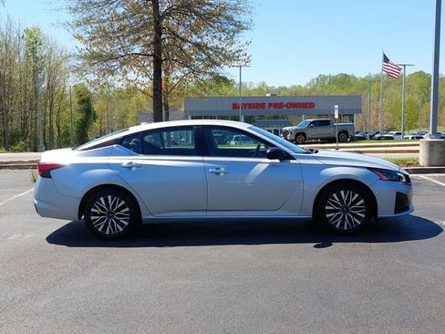 Used 2024 Nissan Altima 2.5 SV FWD image 6