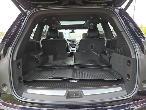 Used 2022 Cadillac XT6 Premium Luxury w/ LPO, Floor Liner Package AWD/4WD image 29