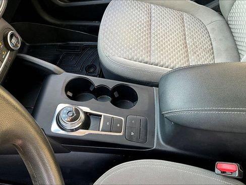Used 2020 Ford Escape SE image 18