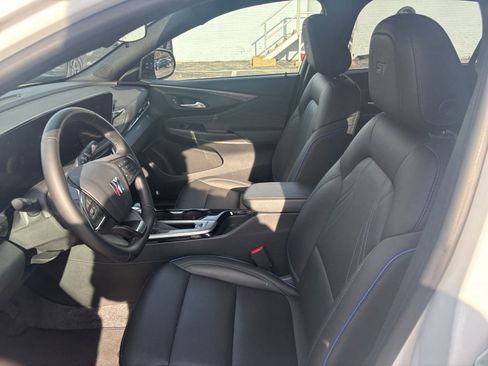 Used 2025 Buick Envista Sport Touring image 24