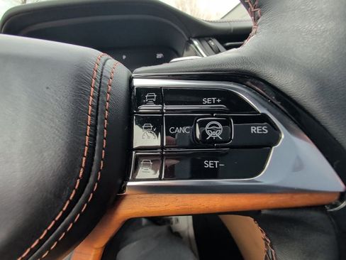 Certified 2023 Jeep Grand Cherokee Summit AWD/4WD image 19