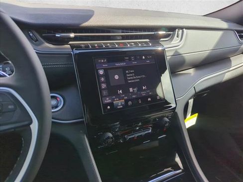 New 2025 Jeep Grand Cherokee Altitude image 13