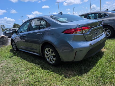 Used 2025 Toyota Corolla LE FWD image 4