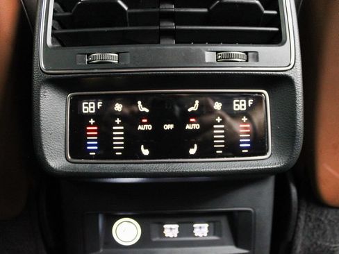 Used 2019 Audi Q8 Premium Plus w/ Premium Plus AWD/4WD image 42