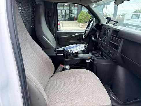 Used 2015 Chevrolet Express 2500 RWD image 16