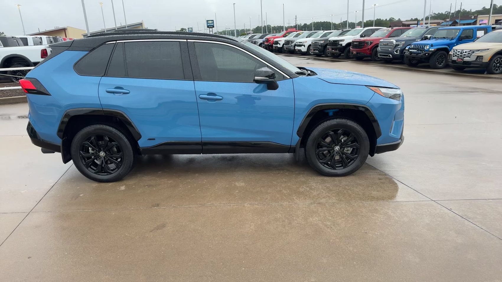 Used 2024 Toyota RAV4 XSE AWD/4WD image 2