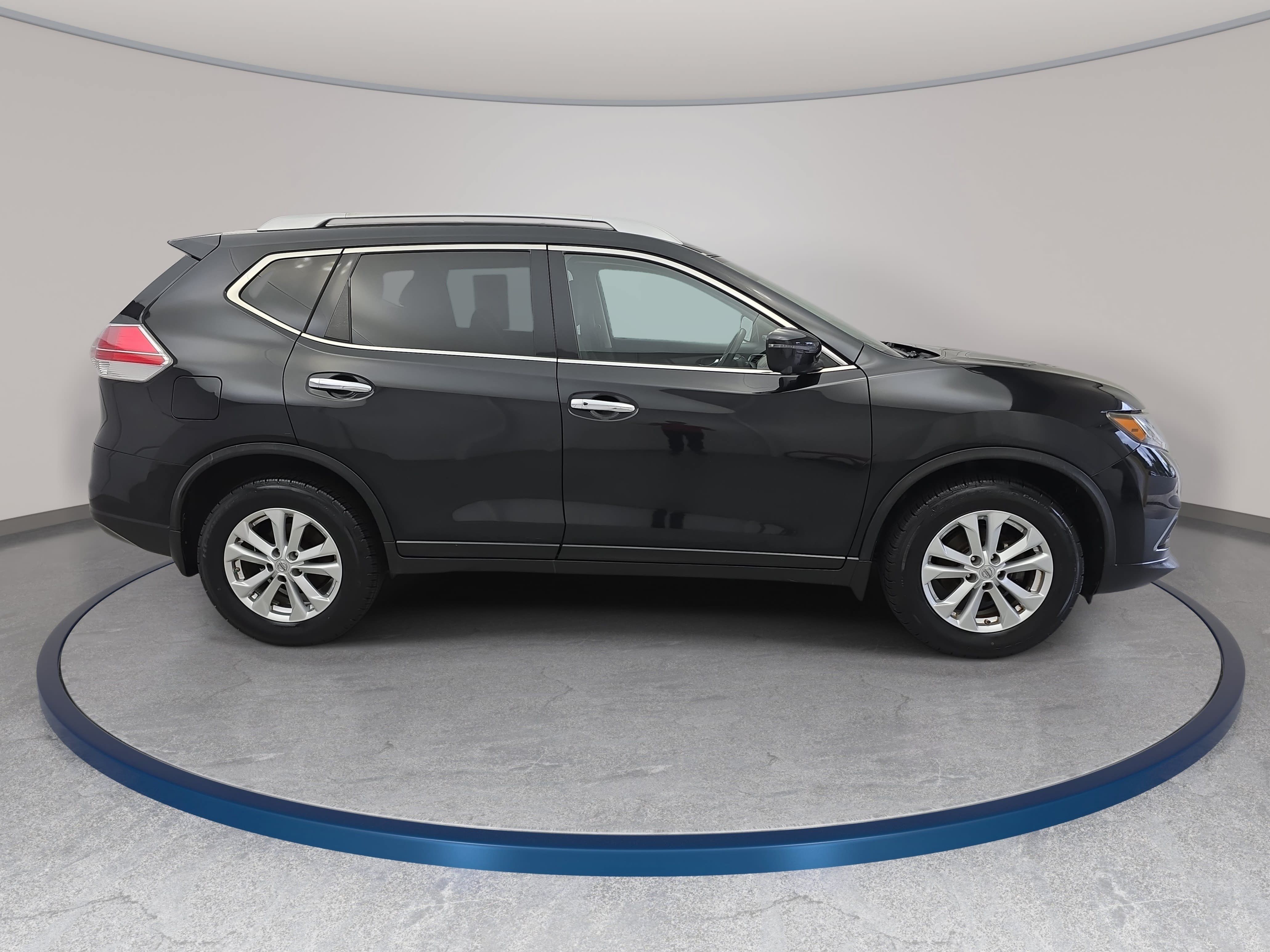 Used 2016 Nissan Rogue SV w/ SV Premium Package AWD/4WD image 4