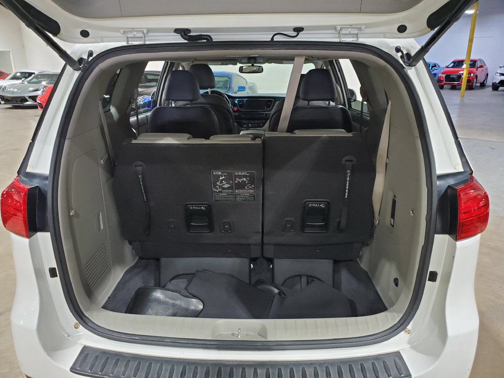 Used 2016 Kia Sedona SX FWD image 37
