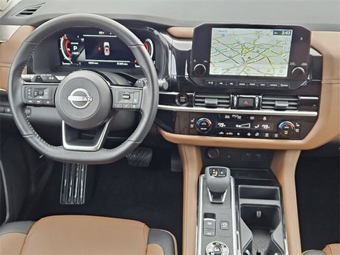 Used 2025 Nissan Pathfinder Platinum image 26