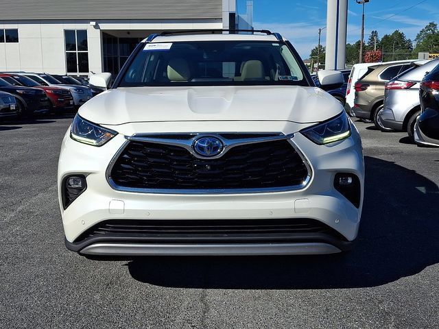 Used 2020 Toyota Highlander Platinum AWD/4WD image 2