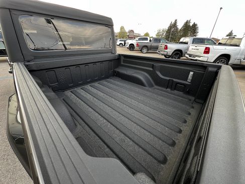 New 2025 Jeep Gladiator Sport image 17