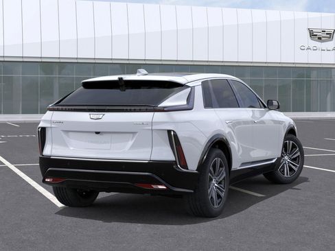 Certified 2026 Cadillac Lyriq Premium Luxury w/ LPO, Floor Liner Package AWD/4WD image 39
