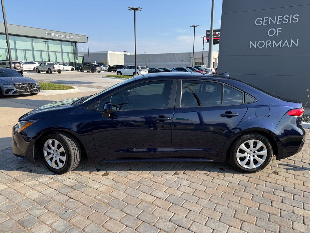 Used 2024 Toyota Corolla LE FWD image 2