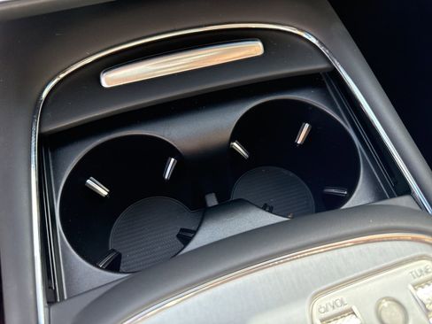 Used 2025 Genesis G90 3.5T image 27