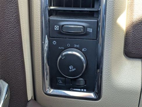 Used 2017 RAM 1500 Laramie AWD/4WD image 18