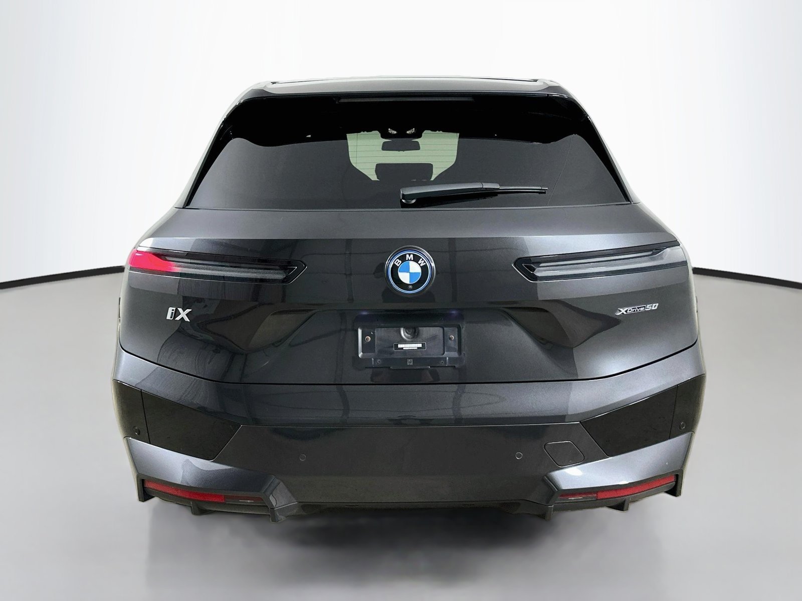 Used 2024 BMW iX xDrive50 w/ Sport Package AWD/4WD image 6